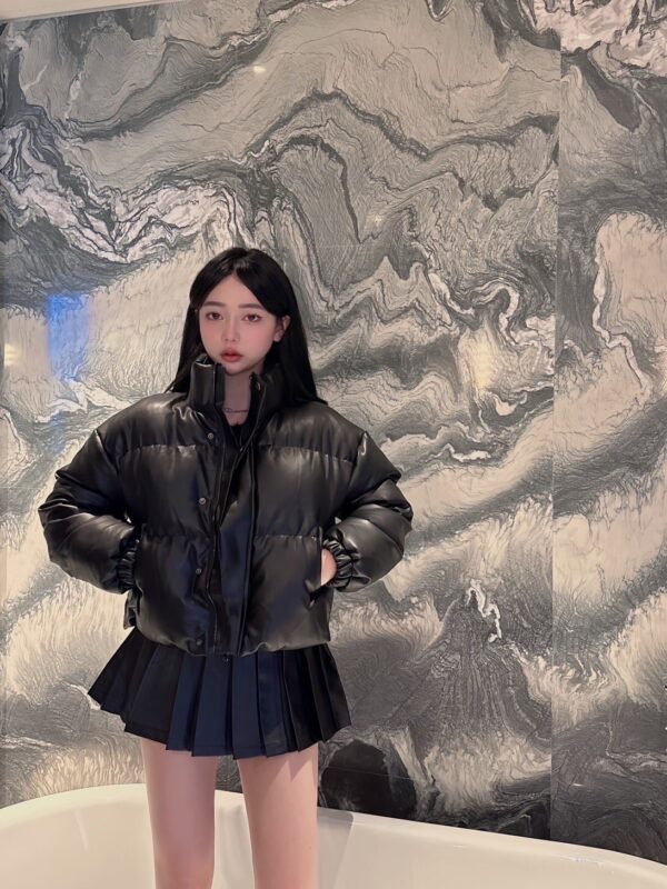 0CC0AC1E-F1A0-40EF-8152-7664A4EE173A #8108 高級皮質小眾短款面包羽绒服外套
