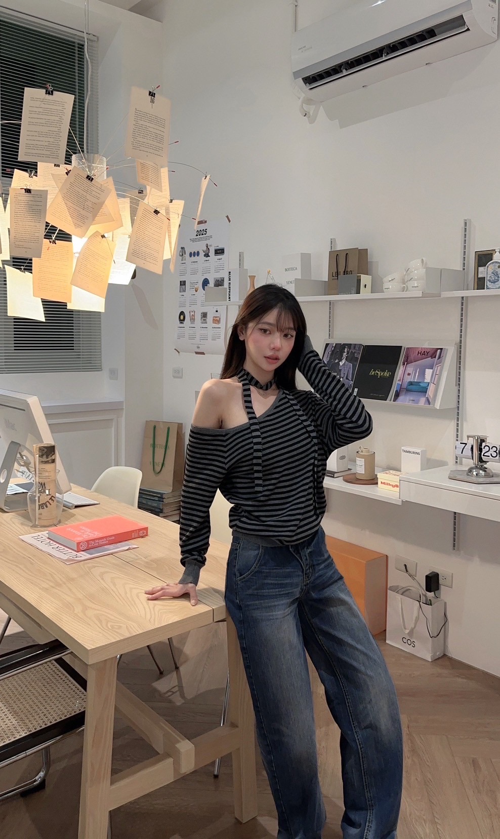 #02 小心機！繞脖飄帶針織寬鬆斜肩上衣