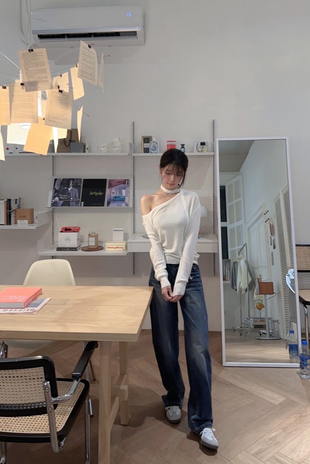 #02 小心機！繞脖飄帶針織寬鬆斜肩上衣