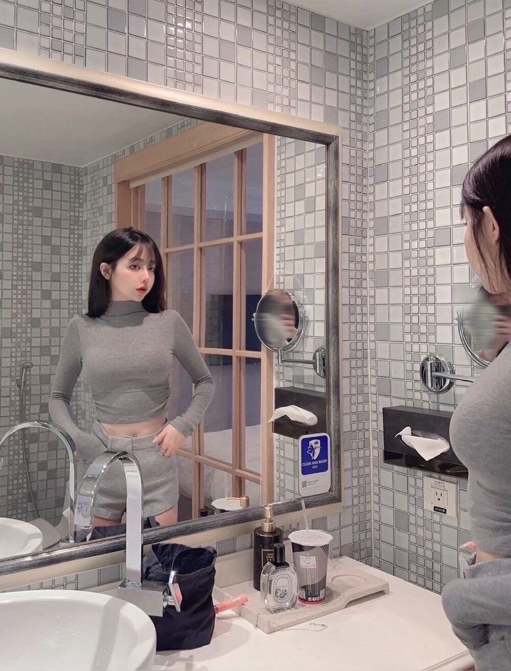 #058 內建不跑杯胸墊 高彈抓腰德絨刷毛小立領打底