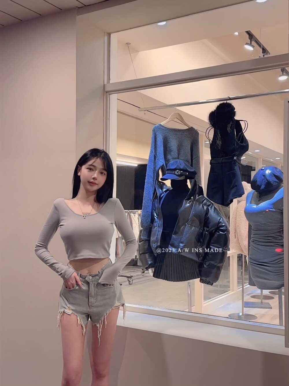 #8555骨感百搭bi入磨毛加厚打底U領tee