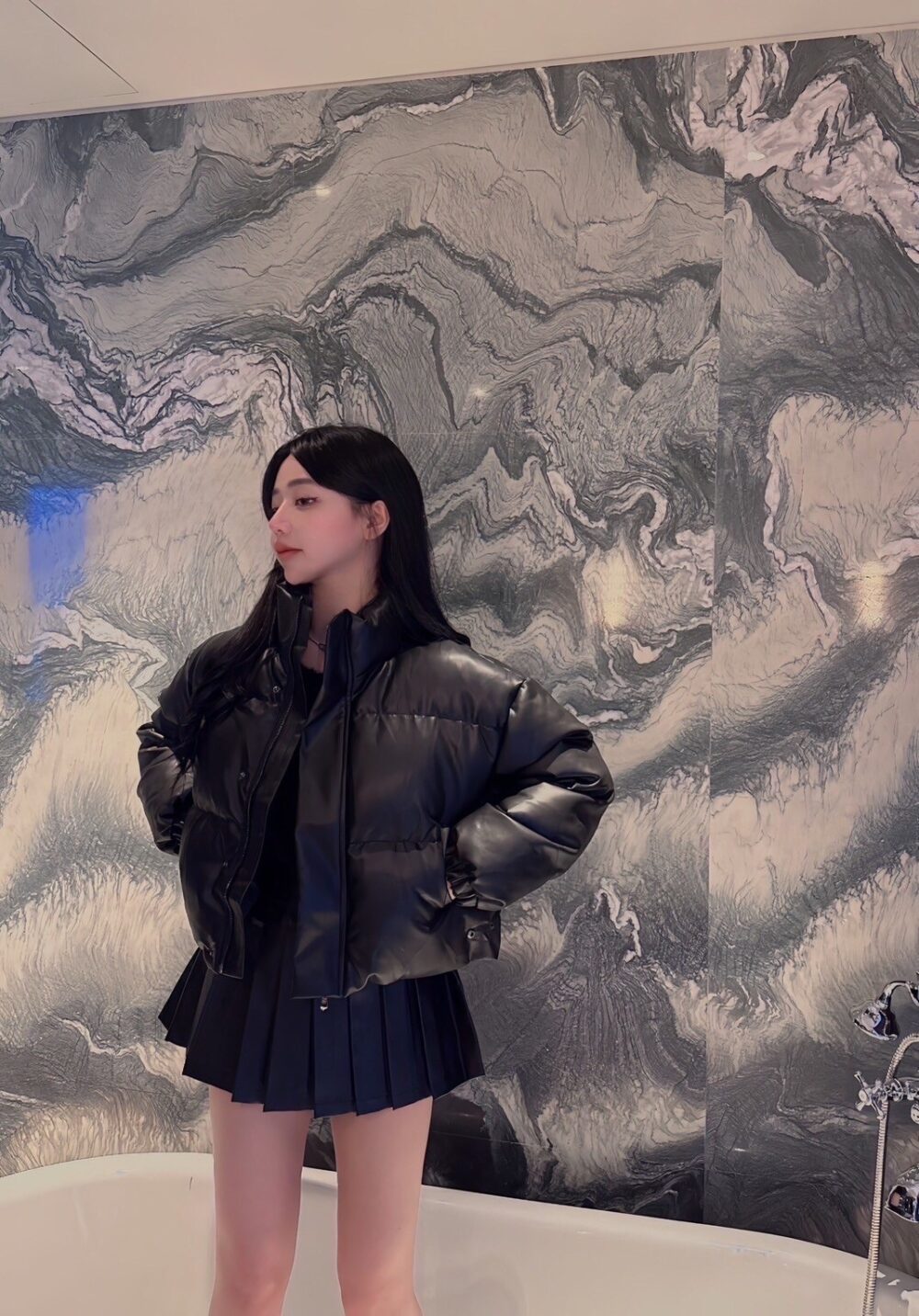 74F3CB57-0F70-47CB-910C-C01472E04FEF #8108 高級皮質小眾短款面包羽绒服外套