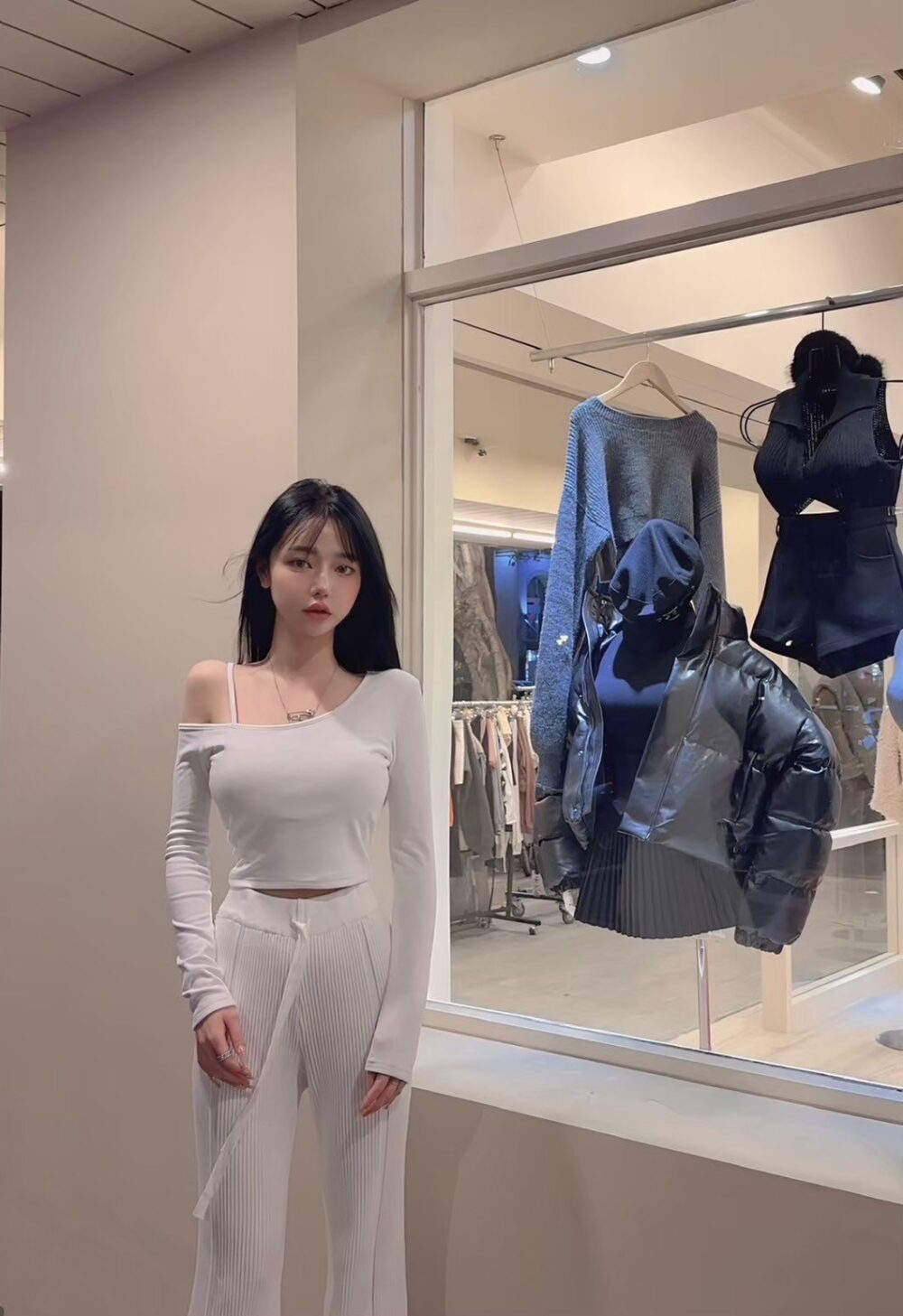 #8559內建不跑杯胸墊! 設計感德絨刷毛性感露肩打底