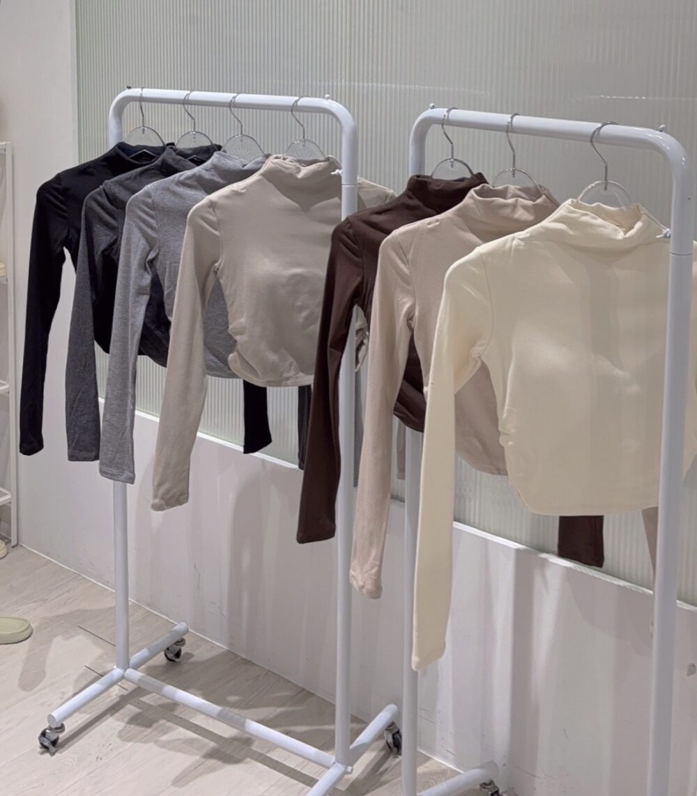 #058 內建不跑杯胸墊 高彈抓腰德絨刷毛小立領打底