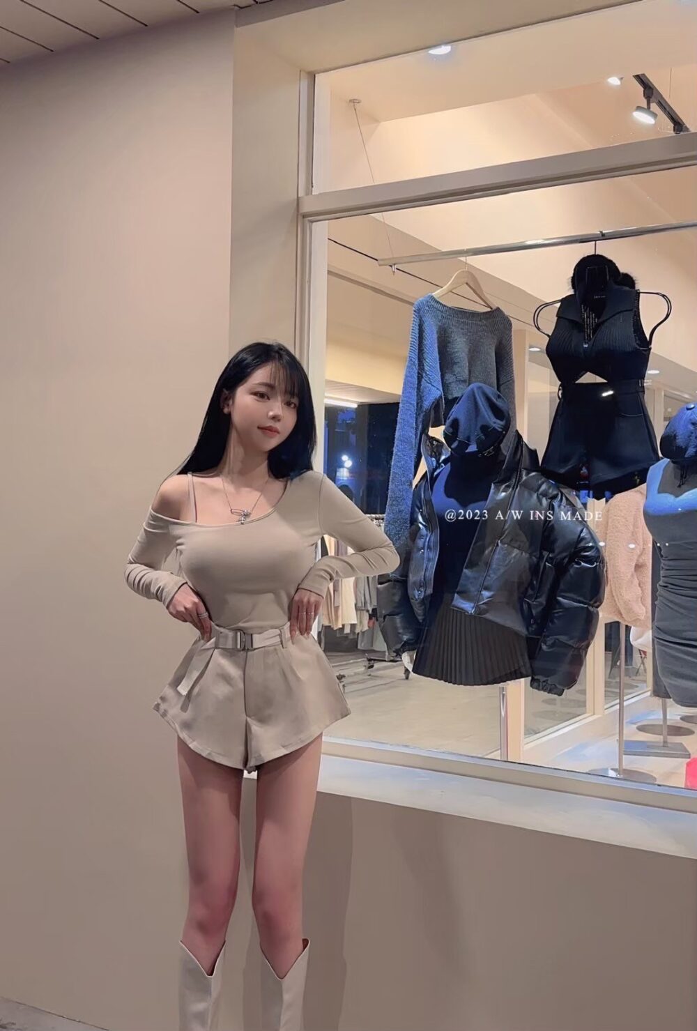 #8559內建不跑杯胸墊! 設計感德絨刷毛性感露肩打底