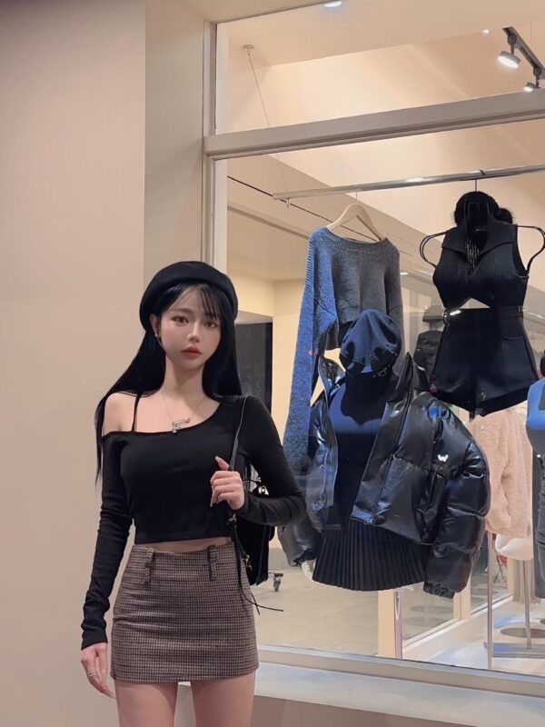 #8559內建不跑杯胸墊! 設計感德絨刷毛性感露肩打底