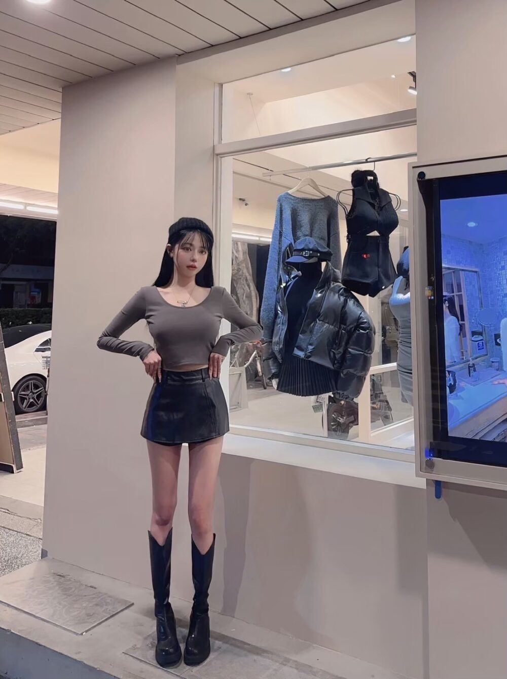 #8555骨感百搭bi入磨毛加厚打底U領tee