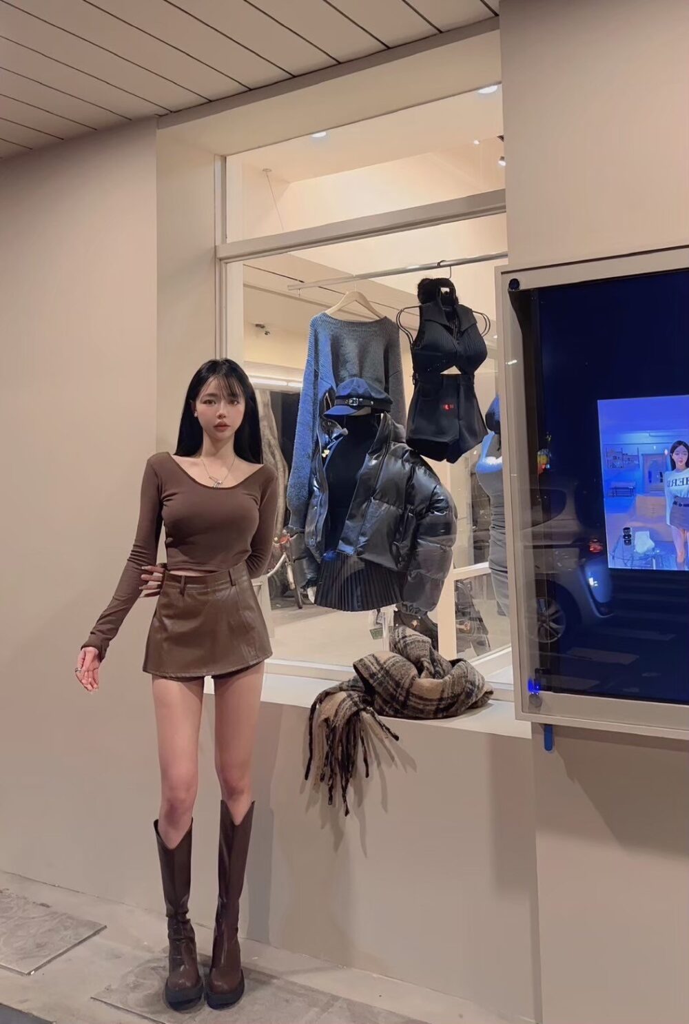 #8555骨感百搭bi入磨毛加厚打底U領tee