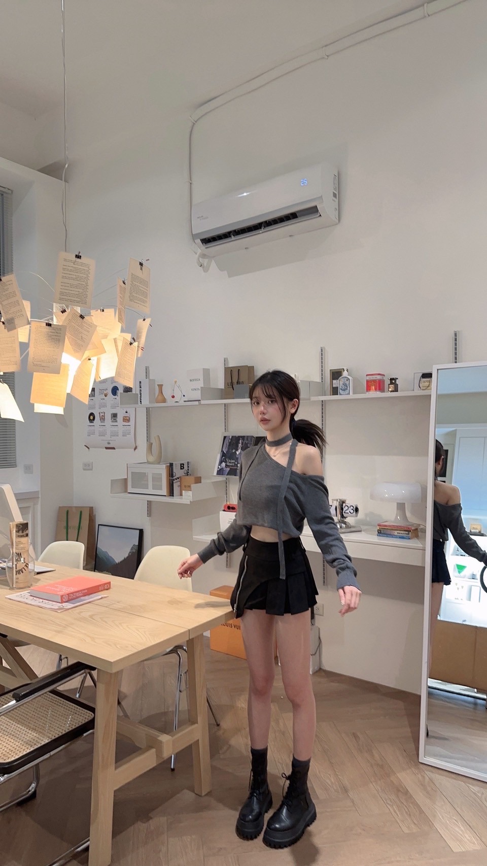 #02 小心機！繞脖飄帶針織寬鬆斜肩上衣