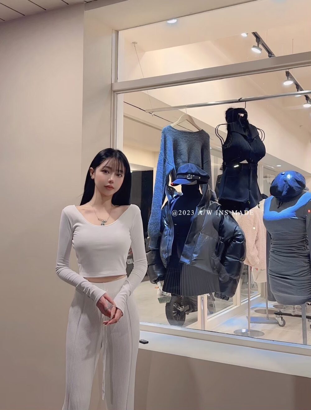 #8555骨感百搭bi入磨毛加厚打底U領tee