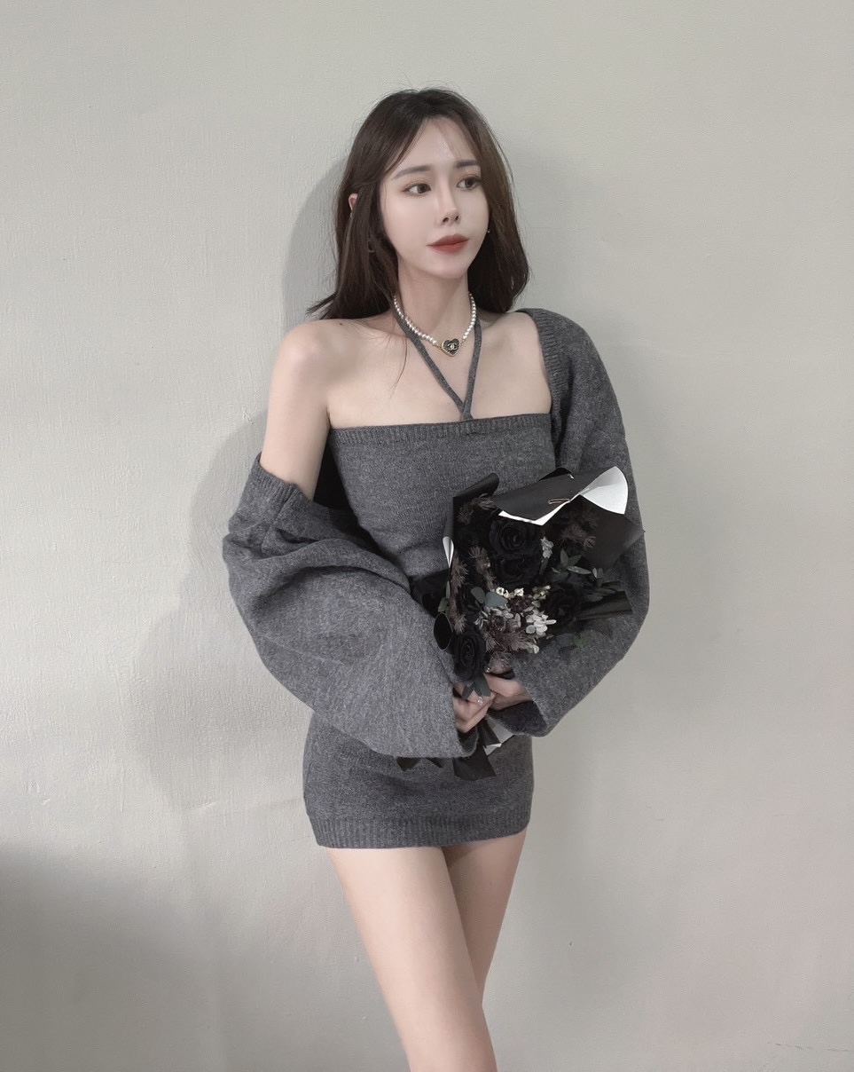 #8881-1 繞脖背心+包臀裙+外套 三件組