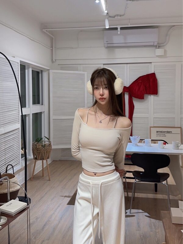 #568 自帶胸墊 細肩帶加厚磨毛露肩發熱長袖T