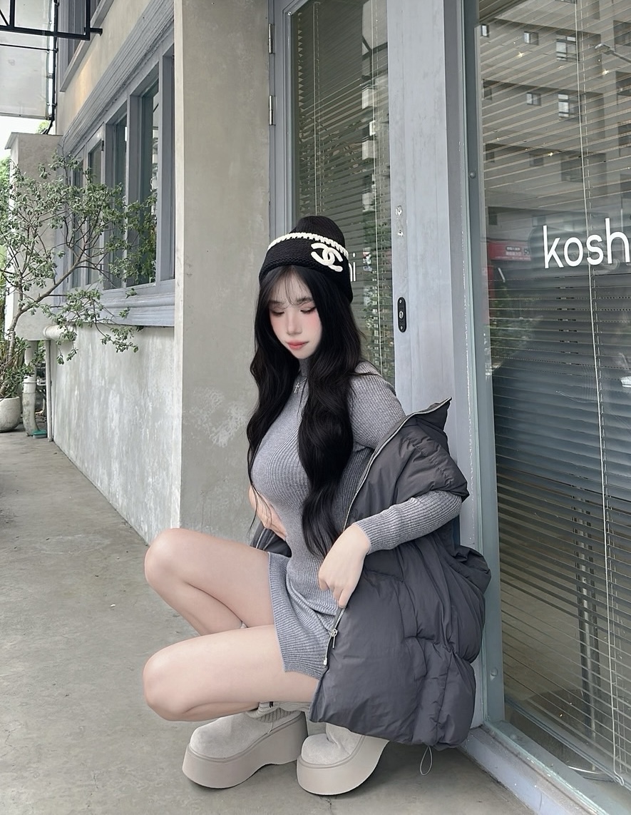 #73115針織高領兩側開衩包臀短洋