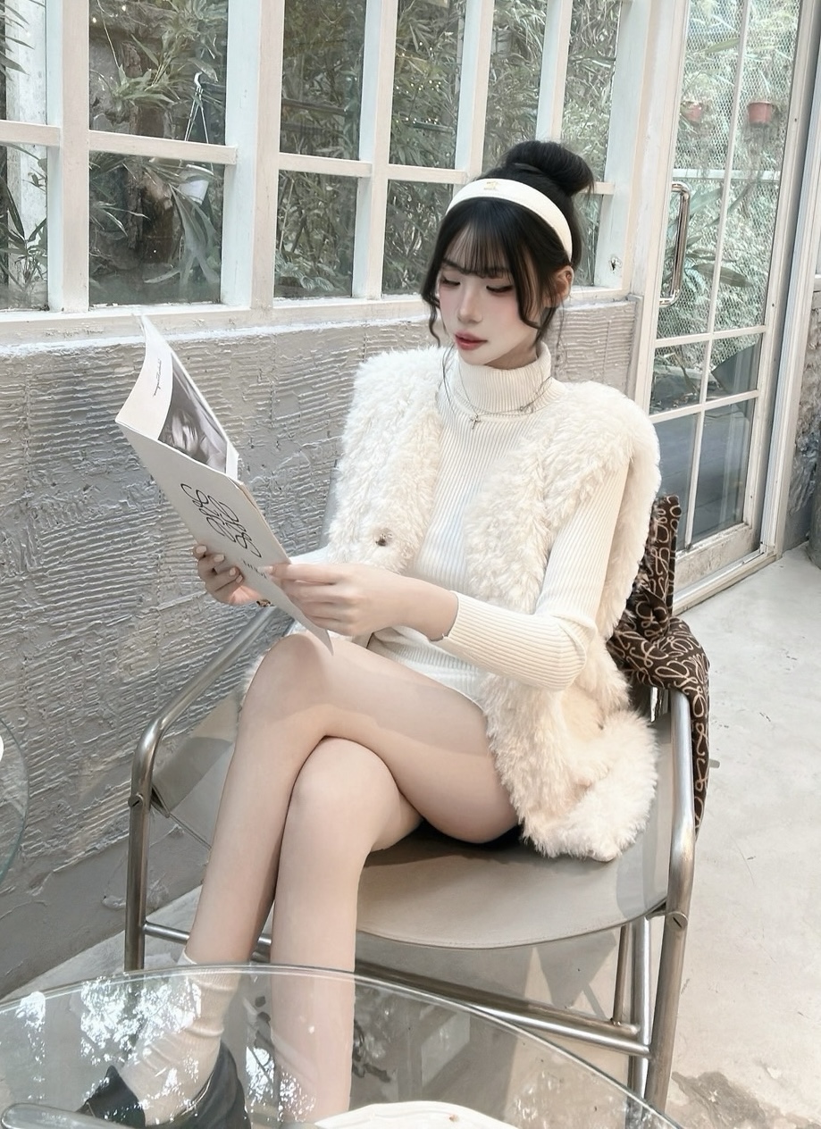 #73115針織高領兩側開衩包臀短洋