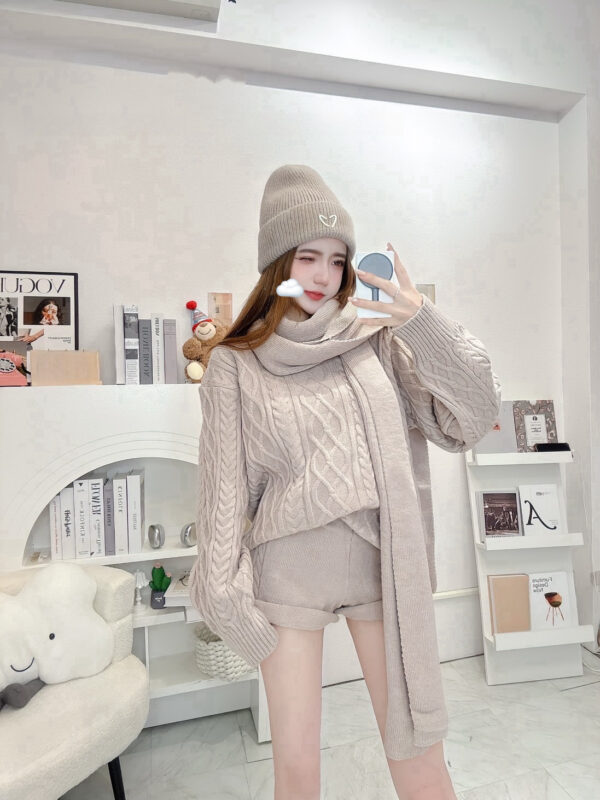 #7178麻花重磅針織上衣+短褲+圍巾三件套