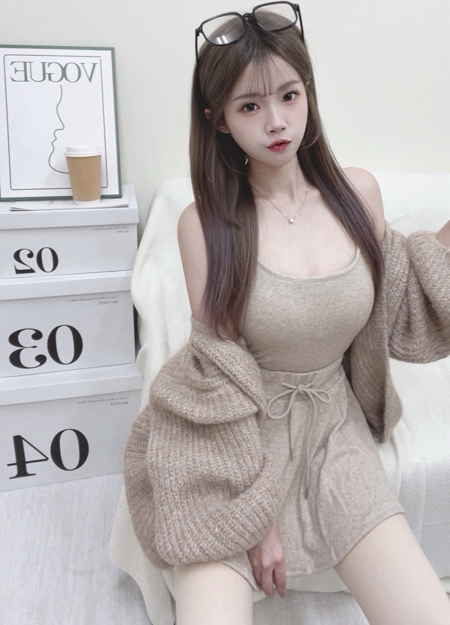 #5372 溫柔穿搭 羊絨胸墊背心+抽繩傘裙+泡泡袖針織外罩