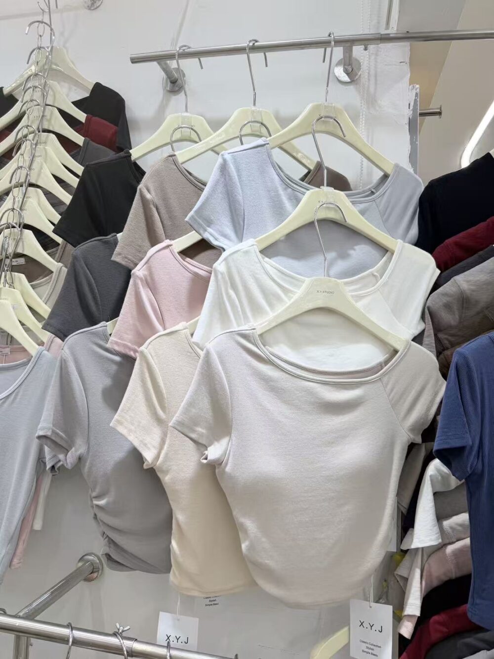 #533 斜肩側抓皺上衣