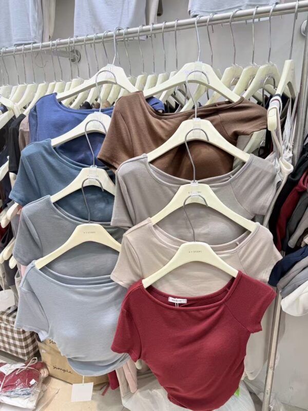 #533 斜肩側抓皺上衣