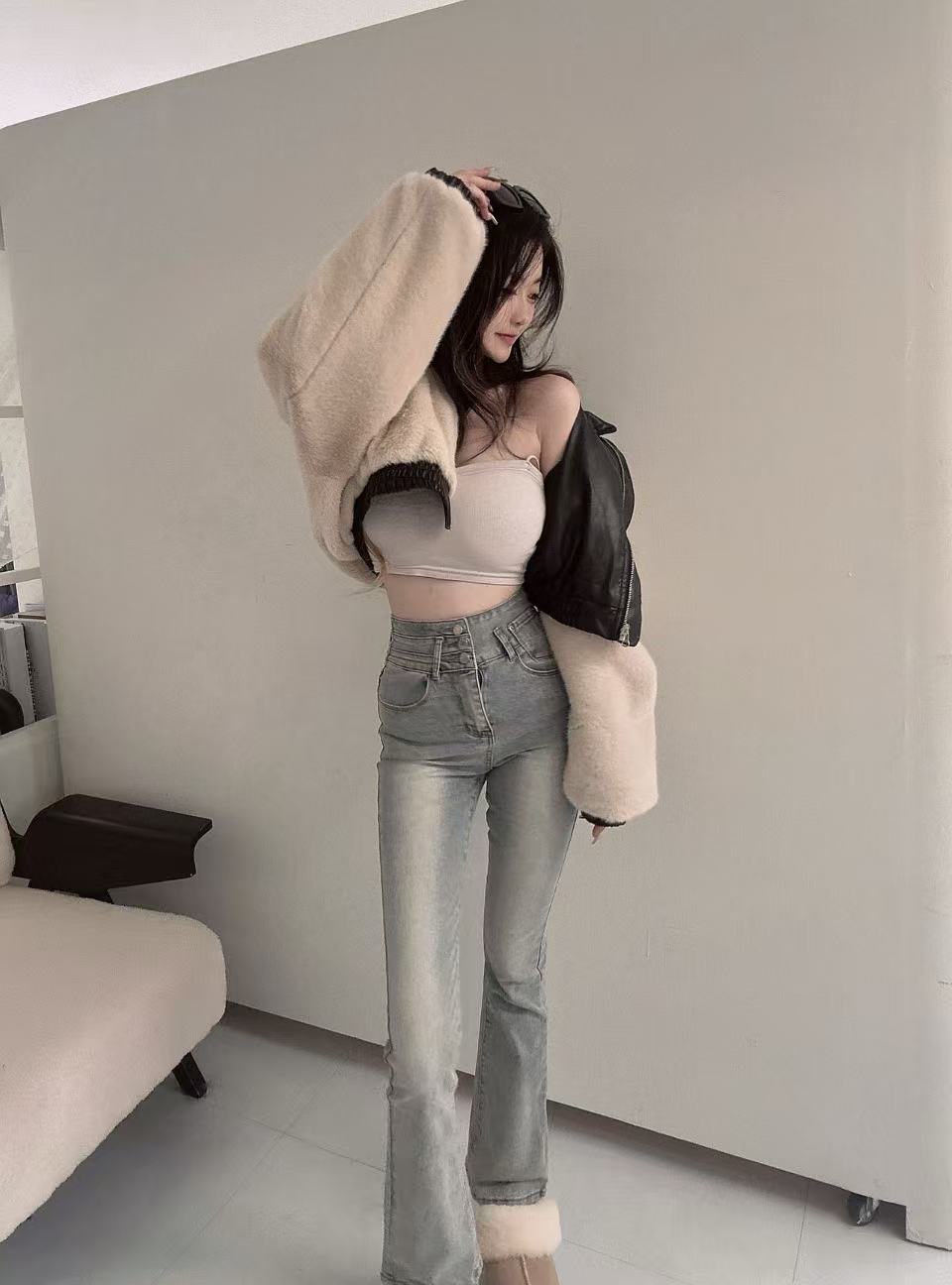 #90040 高腰彈性排釦設計微喇叭牛仔長褲