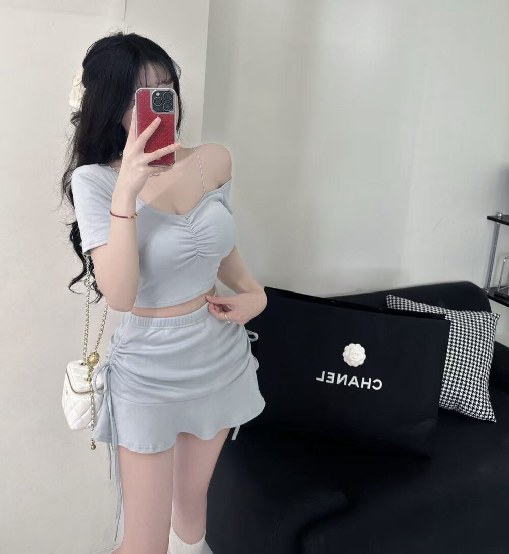 #33181單肩抓皺短袖上衣（內杯）+抽繩鬆緊荷葉邊短裙（裏褲）