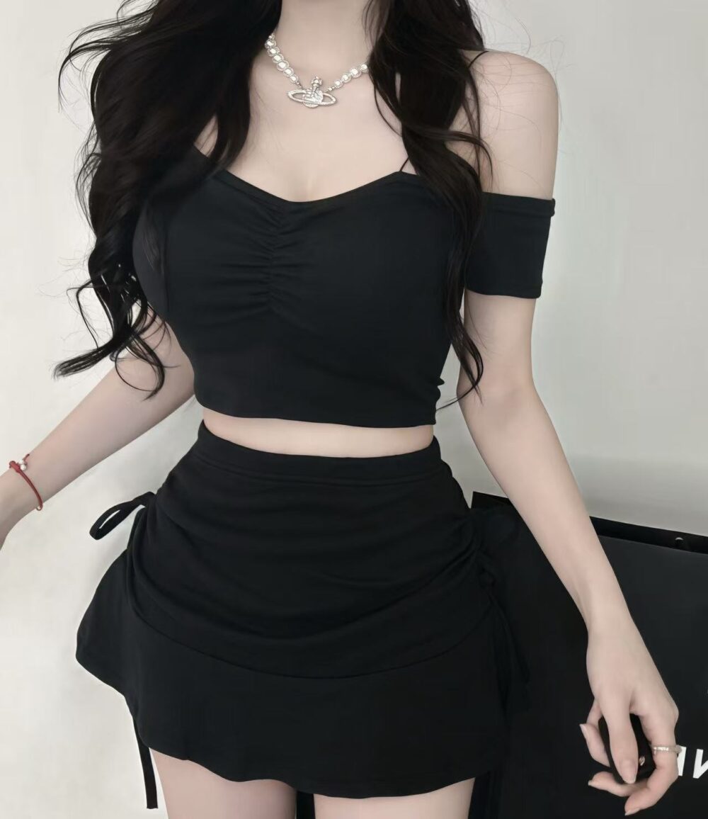 #33181單肩抓皺短袖上衣（內杯）+抽繩鬆緊荷葉邊短裙（裏褲）