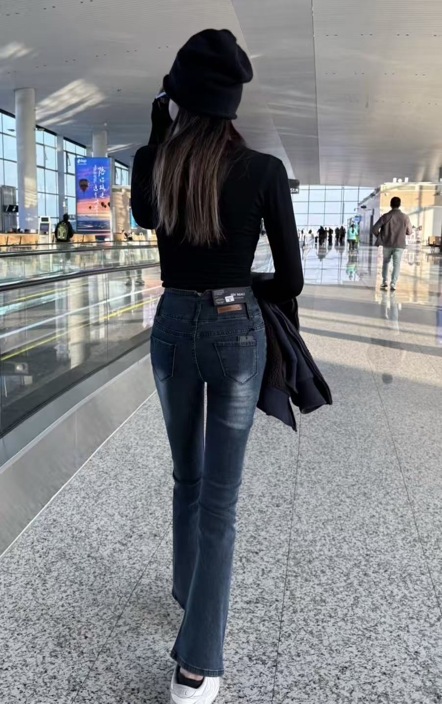 #90040 高腰彈性排釦設計微喇叭牛仔長褲