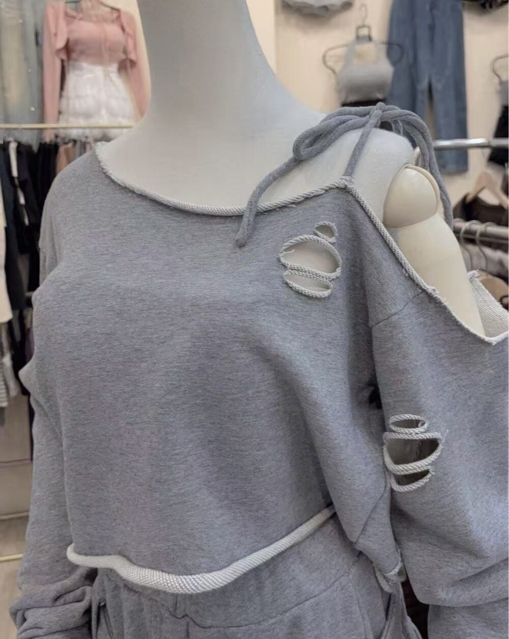 圖片_20260331235609_153_6 #973叛逆千金 復古破洞設計斜肩T恤+工裝短褲套裝