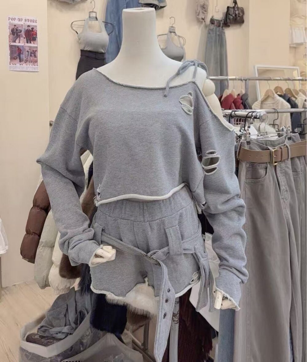 圖片_20260331235612_154_6 #973叛逆千金 復古破洞設計斜肩T恤+工裝短褲套裝